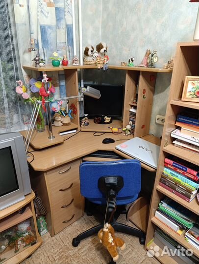 Угловой компьютерный стол