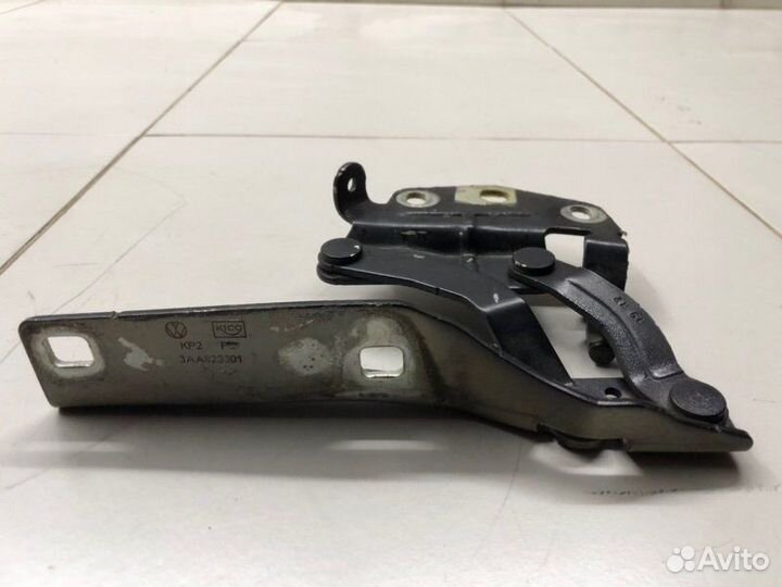Петля капота левая Volkswagen Passat B7 седан caxb