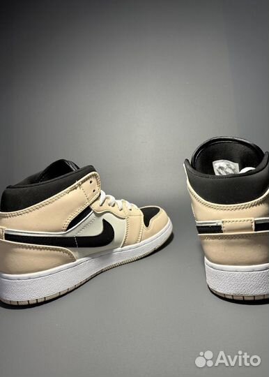 Кроссовки Air Jordan 1 Mid 'Barely Orange' Люкс