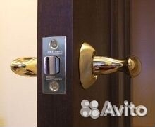 Установка межкомнатных дверей(цена договорная)