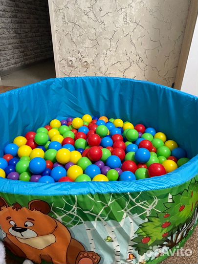 Сухой бассейн с шариками