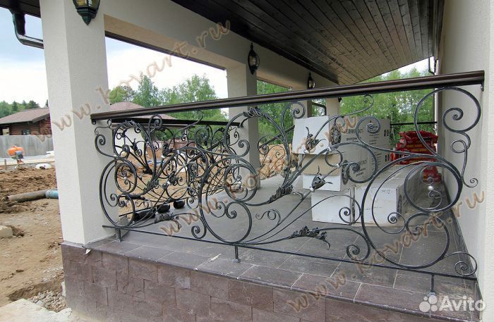 Кованый балкон для квартиры