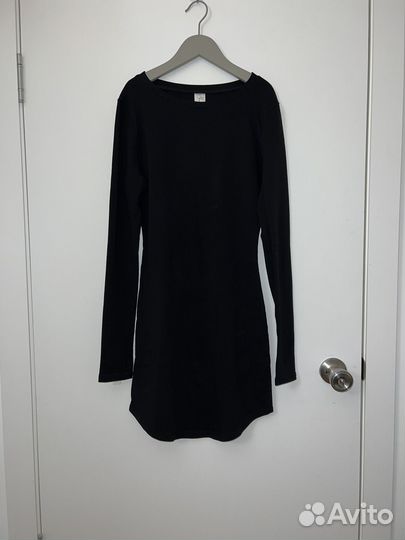 Платье с разрезами для пальцев