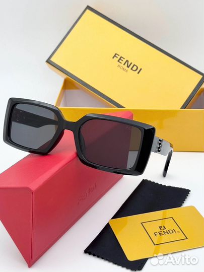 Солнцезащитные очки fendi