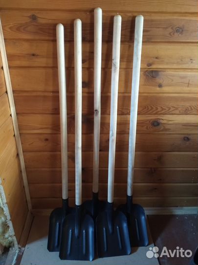 Вилы СССР и лопаты совковые
