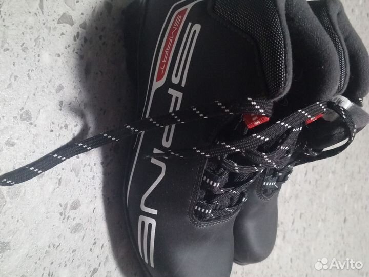 Лыжные ботинки