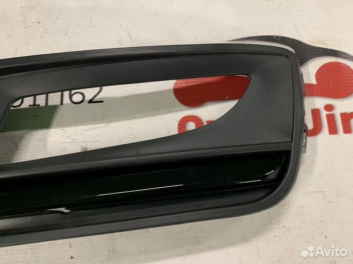 Окантовка противотуманной фары левая на Volkswagen