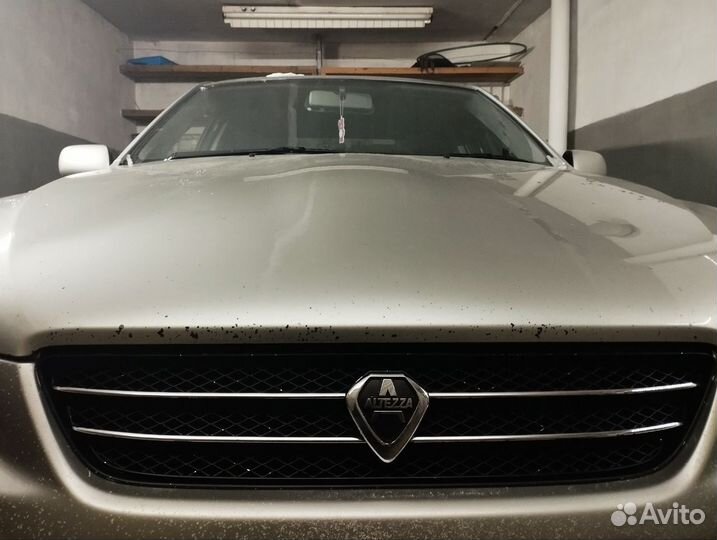 Решетка радиатора Toyota altezza