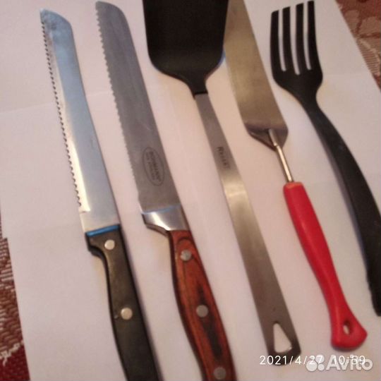 Два ножа и три лопатки