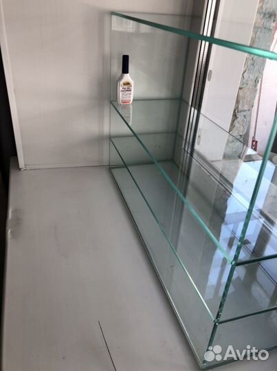 Стеклянная полочка