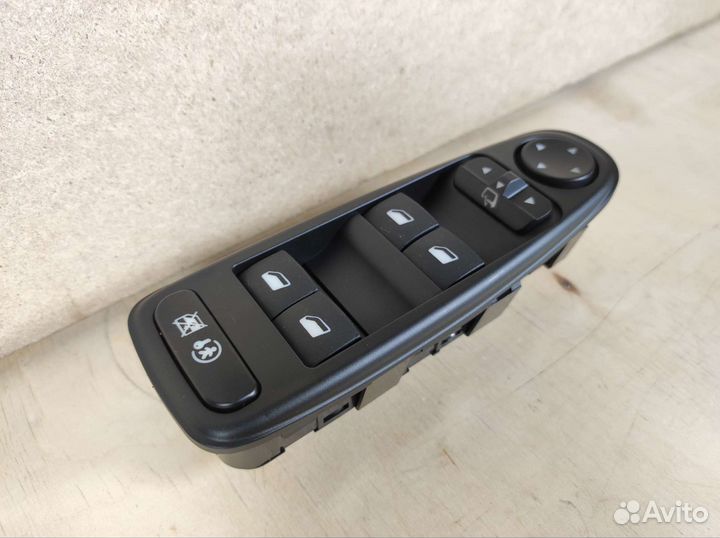 Кнопки стеклоподъемников Citroen C4 Picasso