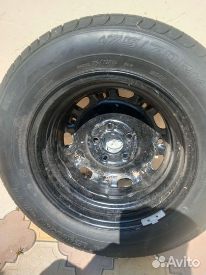Резина с диском и 2 колпака на volkswagen новое