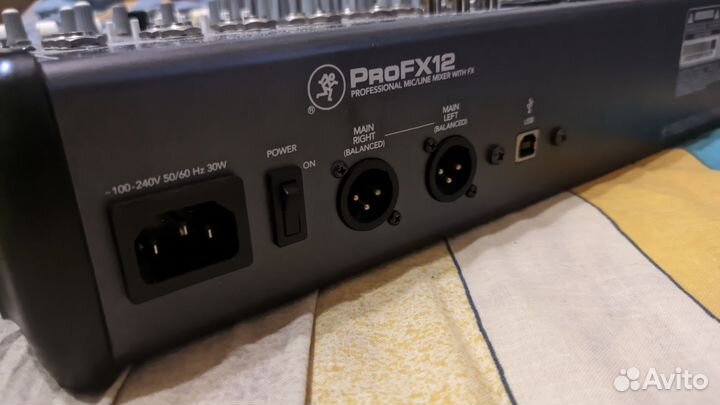 Микшерный пульт Mackie ProFX12