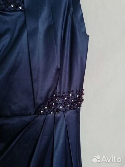 Платье с украшениями