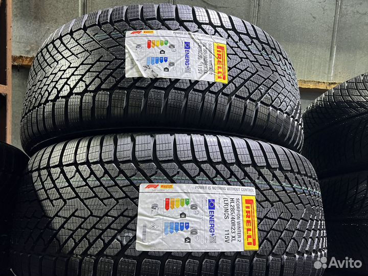 Pirelli Scorpion Winter 2 285/40 R23 118V