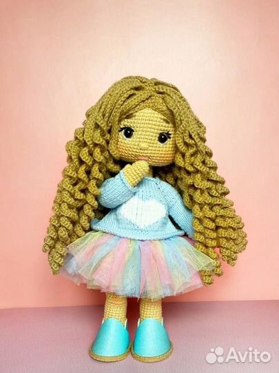 Вязаная кукла ручной работы