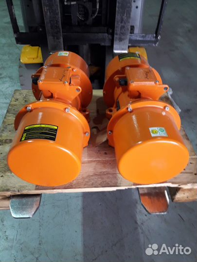 Площадочный вибратор EVM-DC 130-12 12В