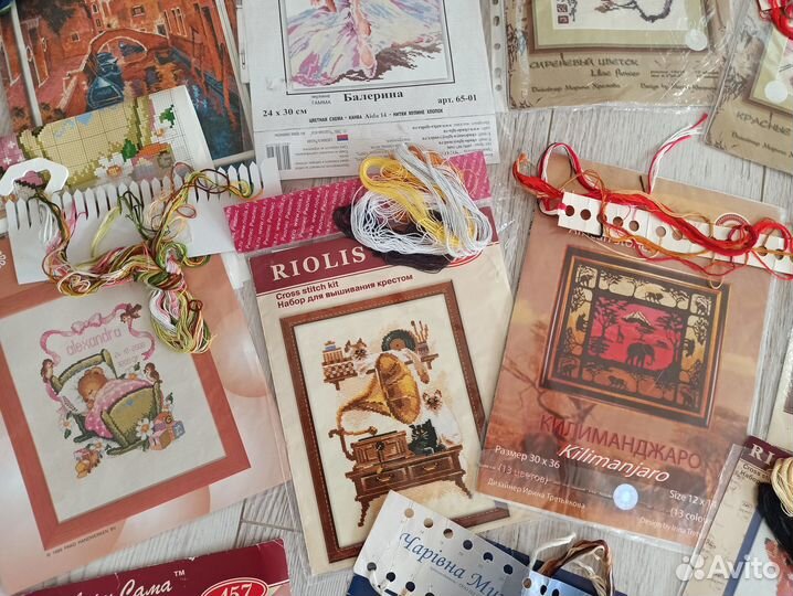 Остатки наборов вышивки крестом, журналы пакетом
