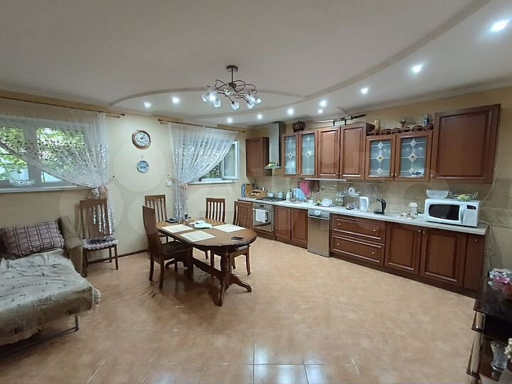 Дом 250 м² на участке 6 сот.