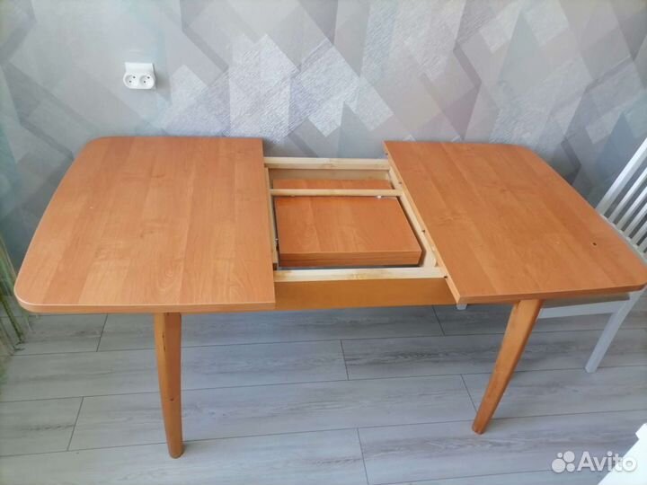 Кухонный стол и стулья