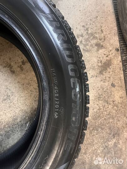 Bridgestone Blizzak Spike-02 225/55 R17