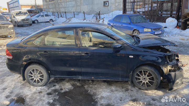 Замок двери передней правой Volkswagen Polo Sedan