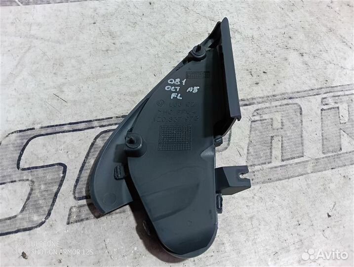 Накладка крепления зеркала передняя левая Skoda