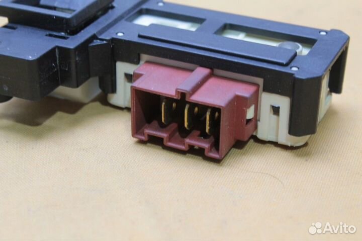 Устройство блокировки люка Beko 2847740500 бу. 842