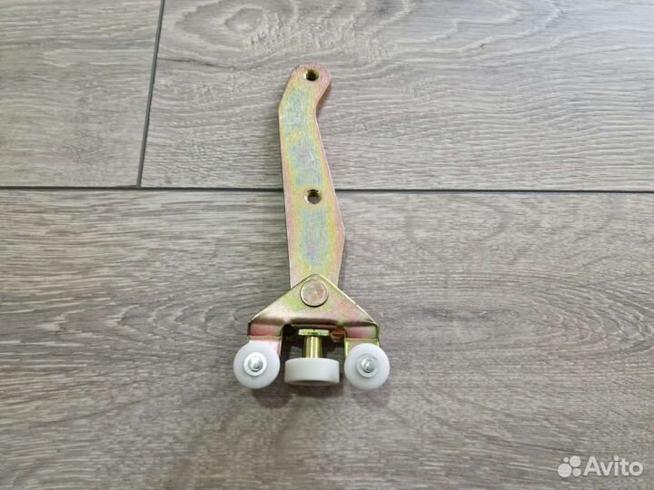 Ролик правой сдвижной двери VW Transporter T4