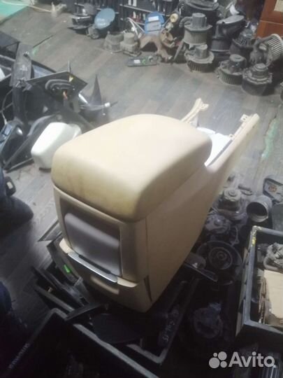 Подлокотник на subaru tribeca ez36 трибека