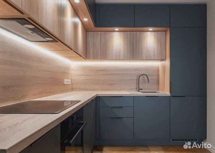 Угловая кухня в серых тонах