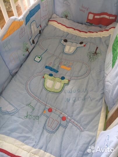 Одеяло и бампер на кроватку