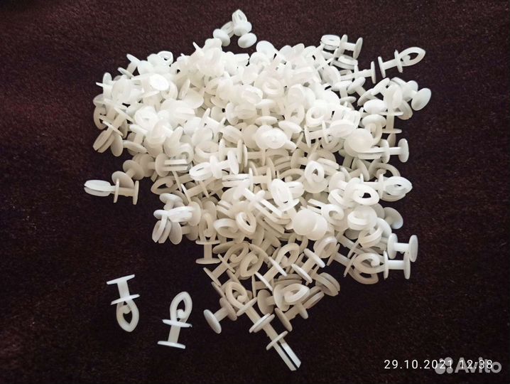 Крючки и ограничители для потолочного карниза