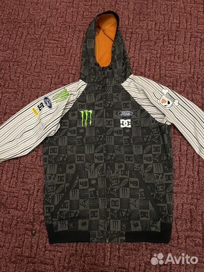 Сноубордическая куртка