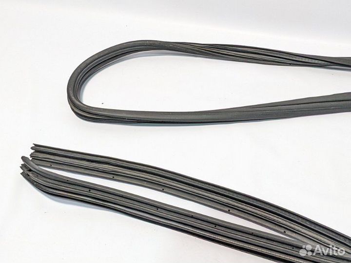 Уплотнитель проема двери задний левый Nissan