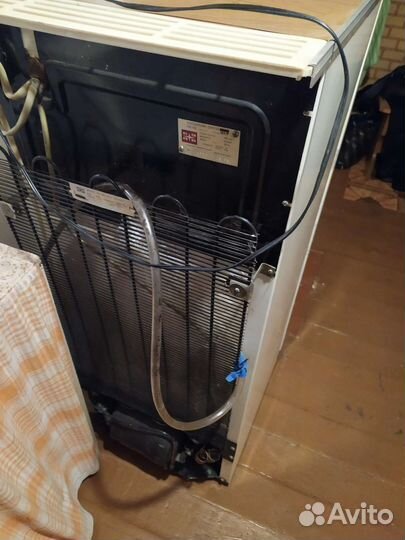 Холодильник бу Саратов не холодит мотор работает