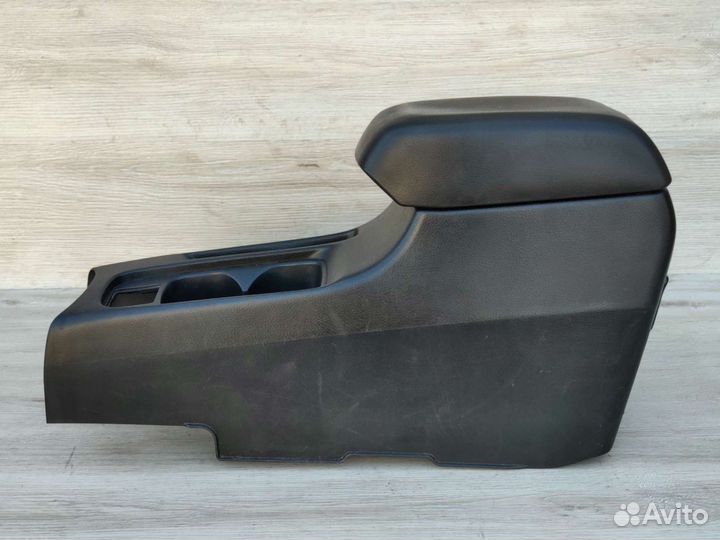 Подлокотник штатный Mitsubishi Lancer 9 IX