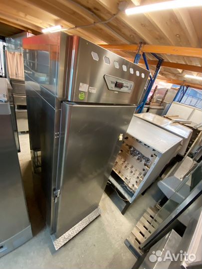 Холодильный шкаф