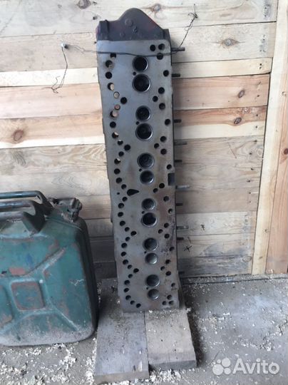 Головка блока шестицилиндрованного двс