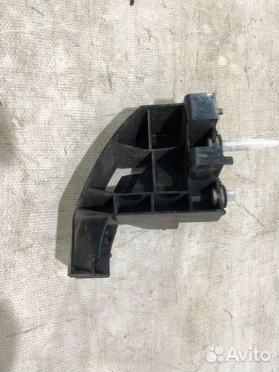 Кронштейн бампера задний правый Toyota Land