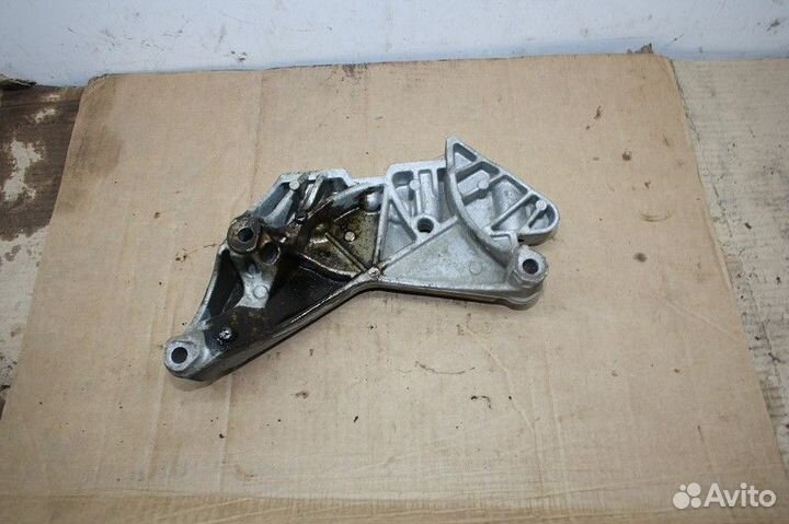 Кронштейн двигателя правый audi Q3 2011-2014 (8U)