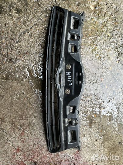 Решетка радиатора тойота аква