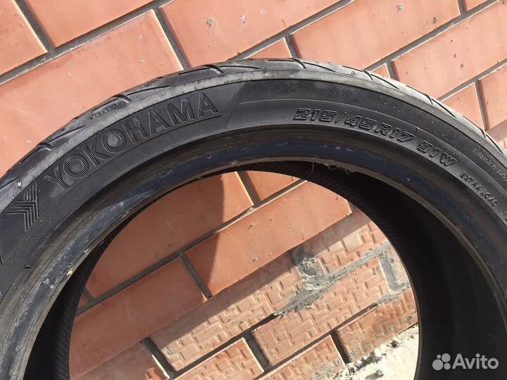 Yokohama Advan Fleva V701 215/45 R17