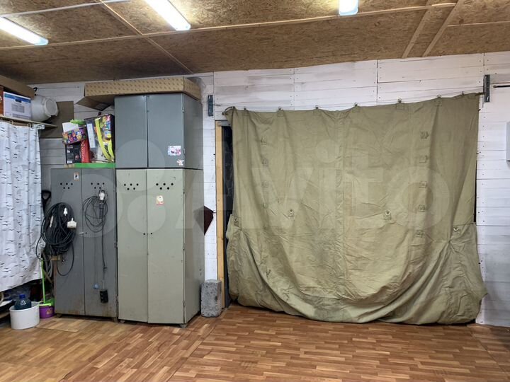 Гараж, > 30 м²