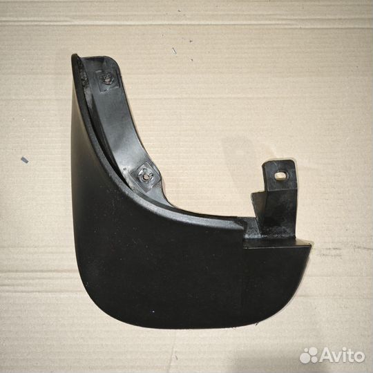 Брызговик передний L Hyundai Tucson 2004 - 2009 JM