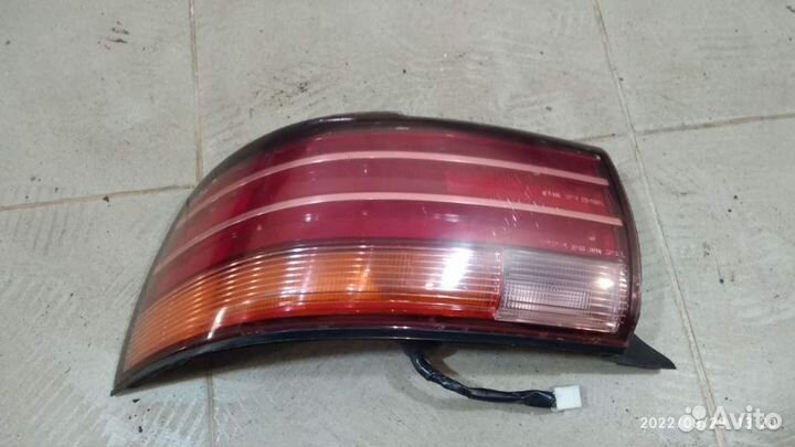 Фонарь задний левый Toyota Camry SV30 1990-1992