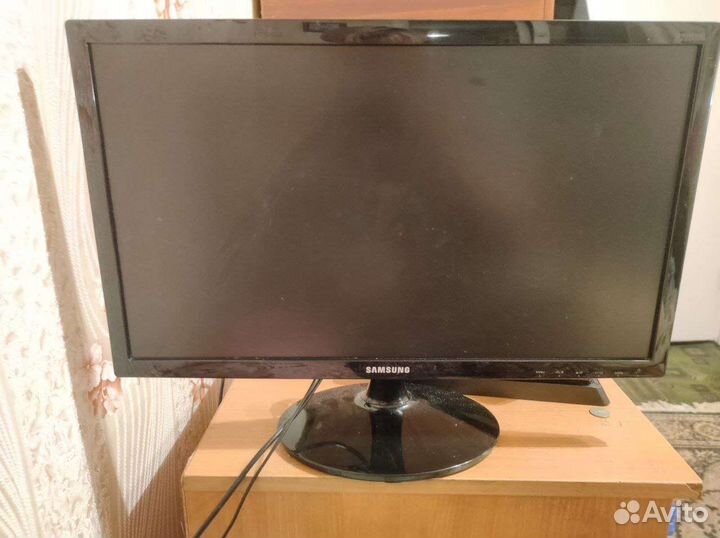 Монитор Samsung S22D300HY