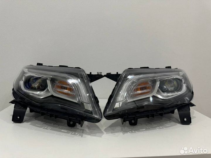 Фара Geely Atlas