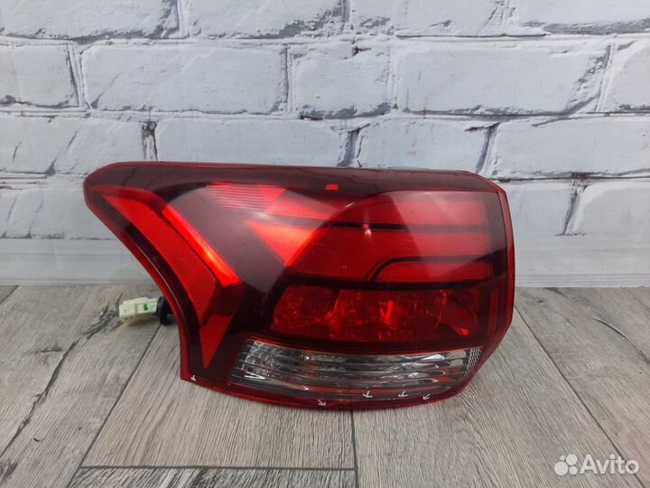 Фонарь задний левый Outlander после 2015
