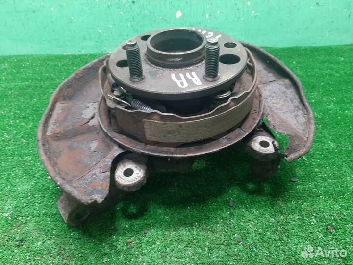 Кулак задний правый Lexus RX300 (MCU15) 2002